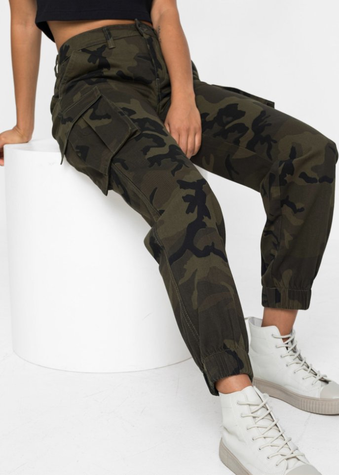 Cargohose mit Camouflage Druck