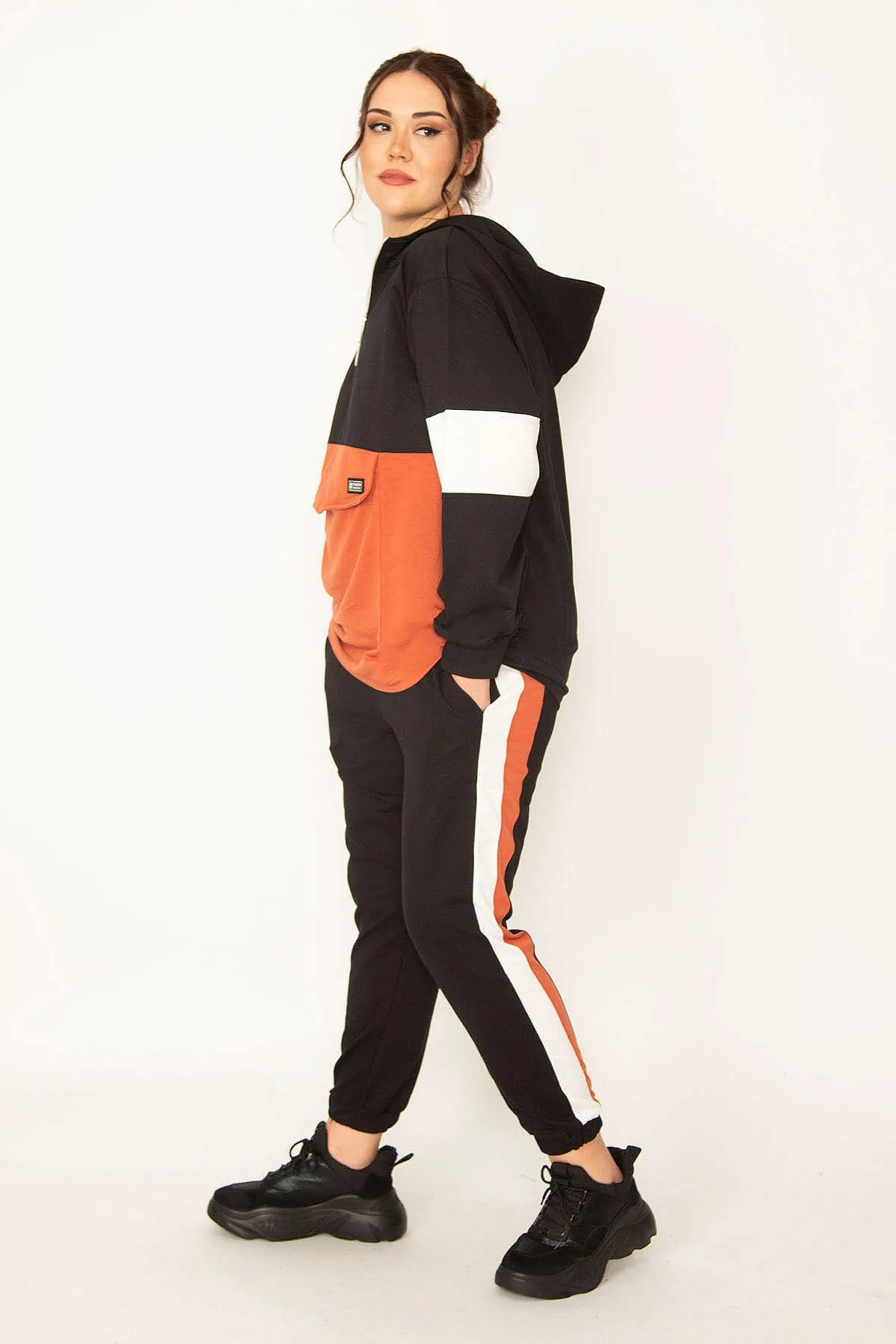 Şans  Großer orangefarbener Patchwork-Trainingsanzug für Damen mit Kängurutasche und Kapuze und Reißverschluss 65n35416