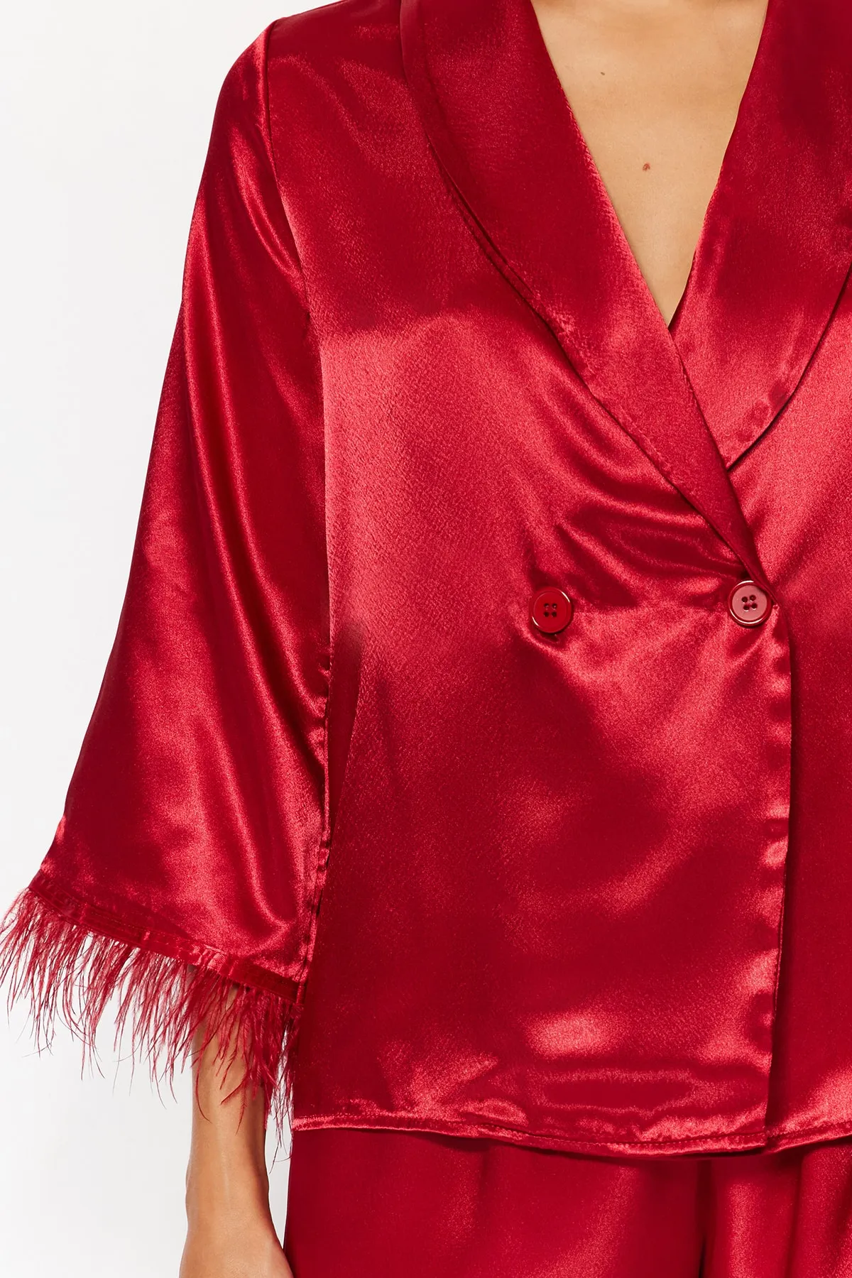 Trendyol Collection  Burgunderrotes Pyjama-Set aus Satin mit Hemd und Hose und Federdetail THMAW23PT00086