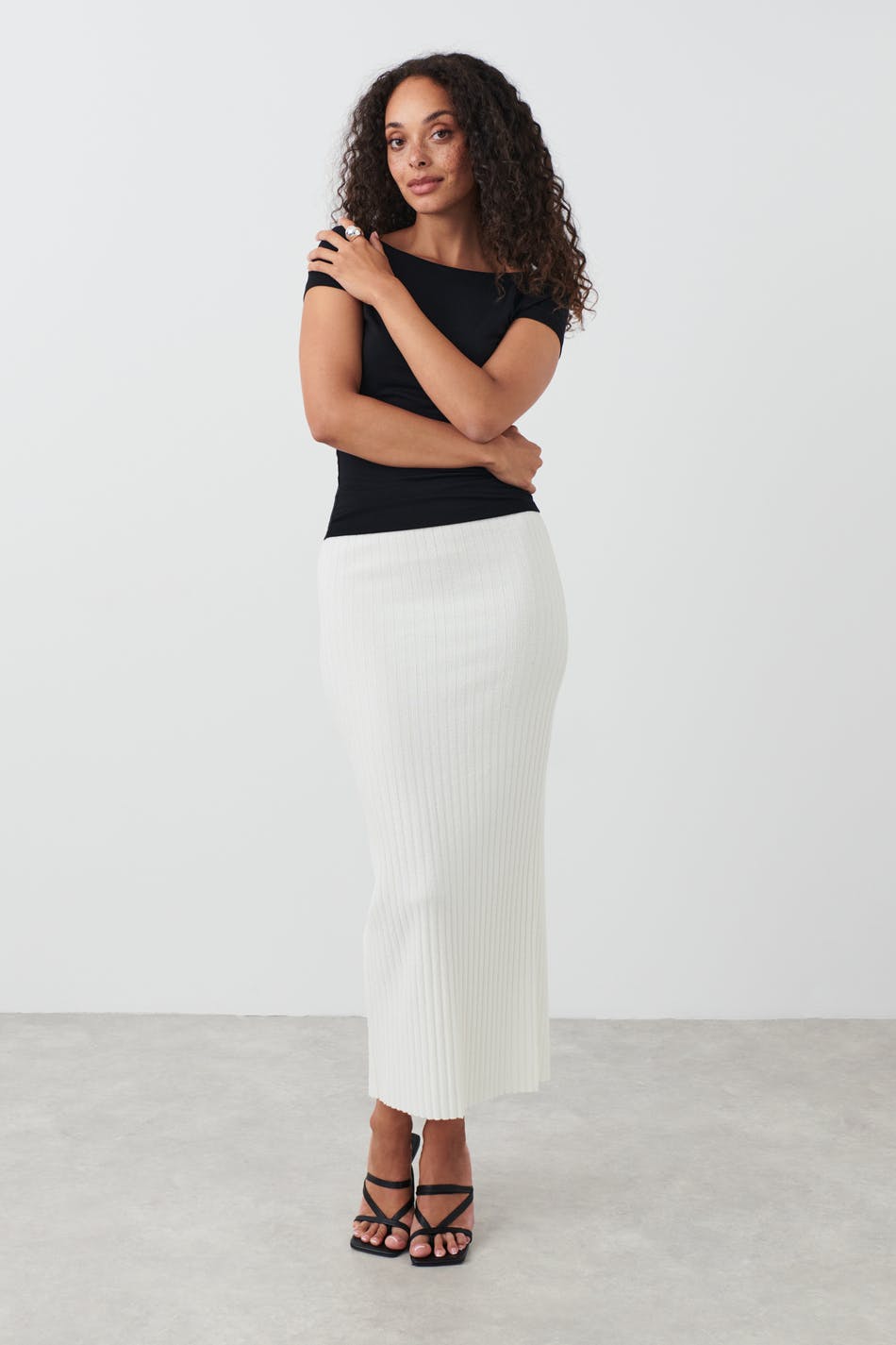 Rib slit skirt
