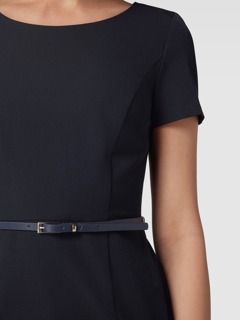 Kleid mit Rundhalsausschnitt in marineblau