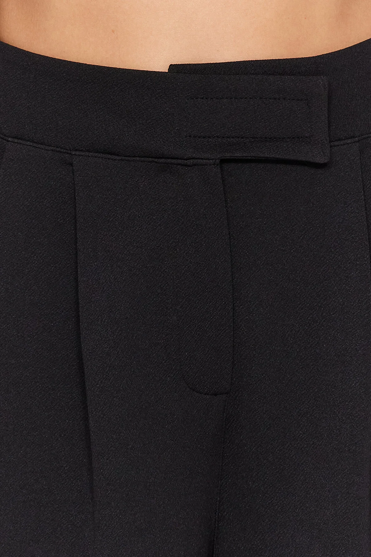 Trendyol Collection  Schwarze Strickhose mit hohem Bund, weitem Bein und Klettverschluss, plissiert, weit geschnitten, TWOAW24PL00177