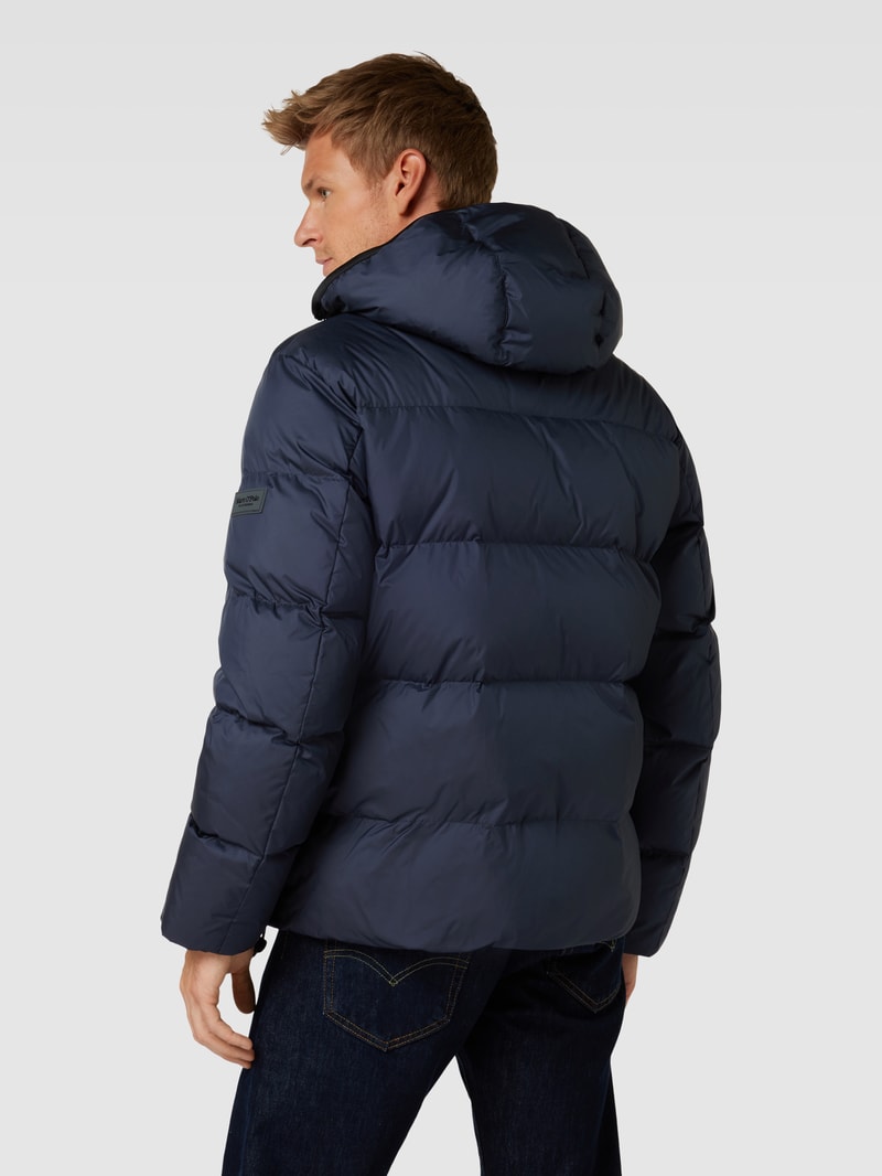 Daunenjacke in Stepp-Optik mit Label-Detail in marineblau