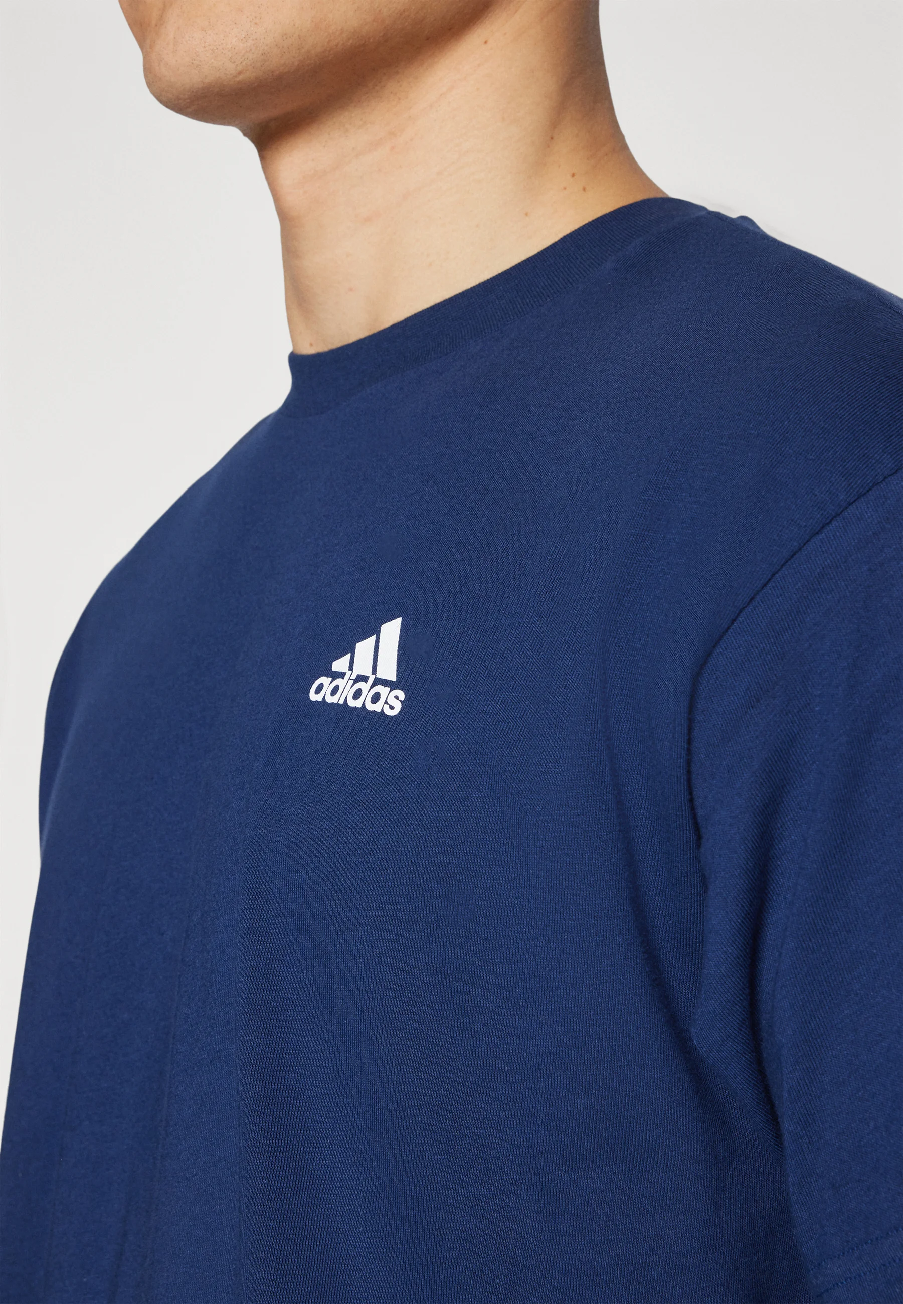 adidas Sportswear PARIS GRAPHIC - Camiseta con estampado