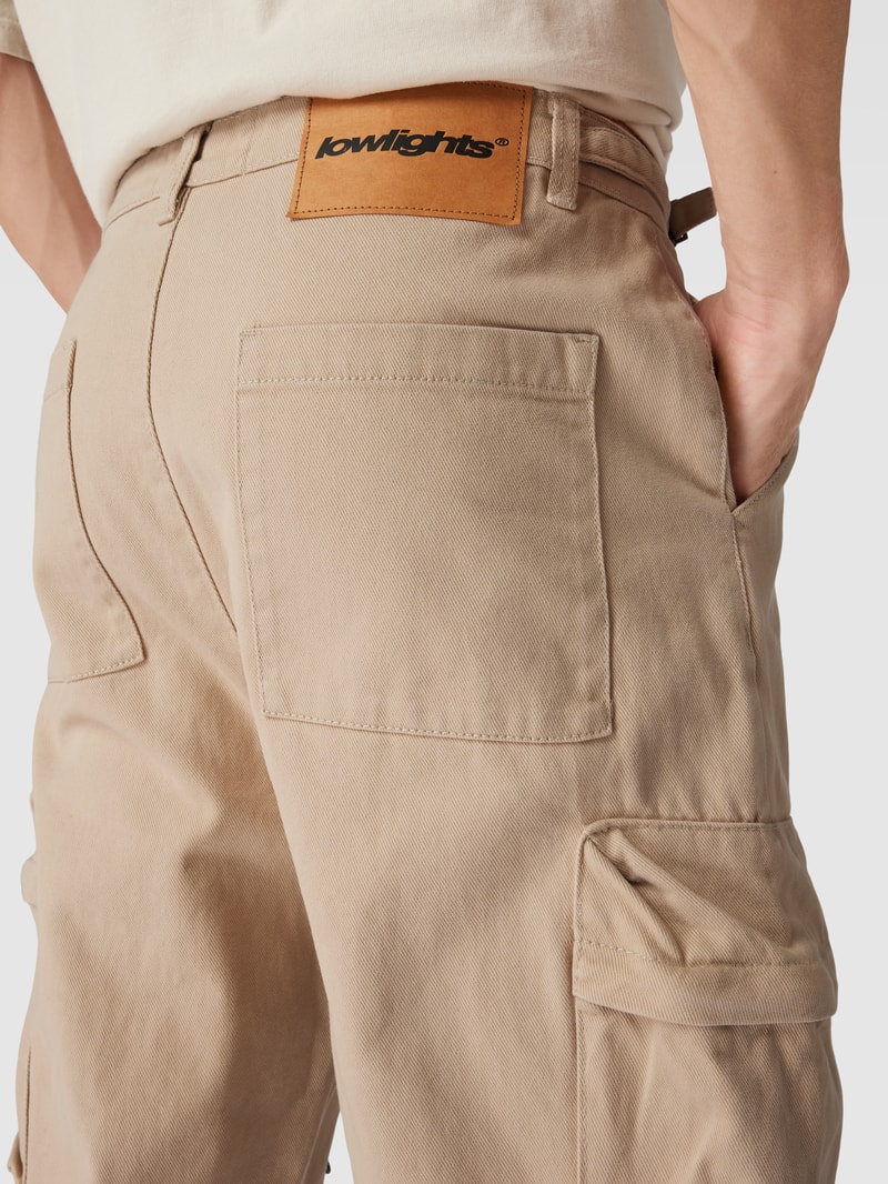 Cargohose in unifarbenem Design mit großen Taschen in beige
