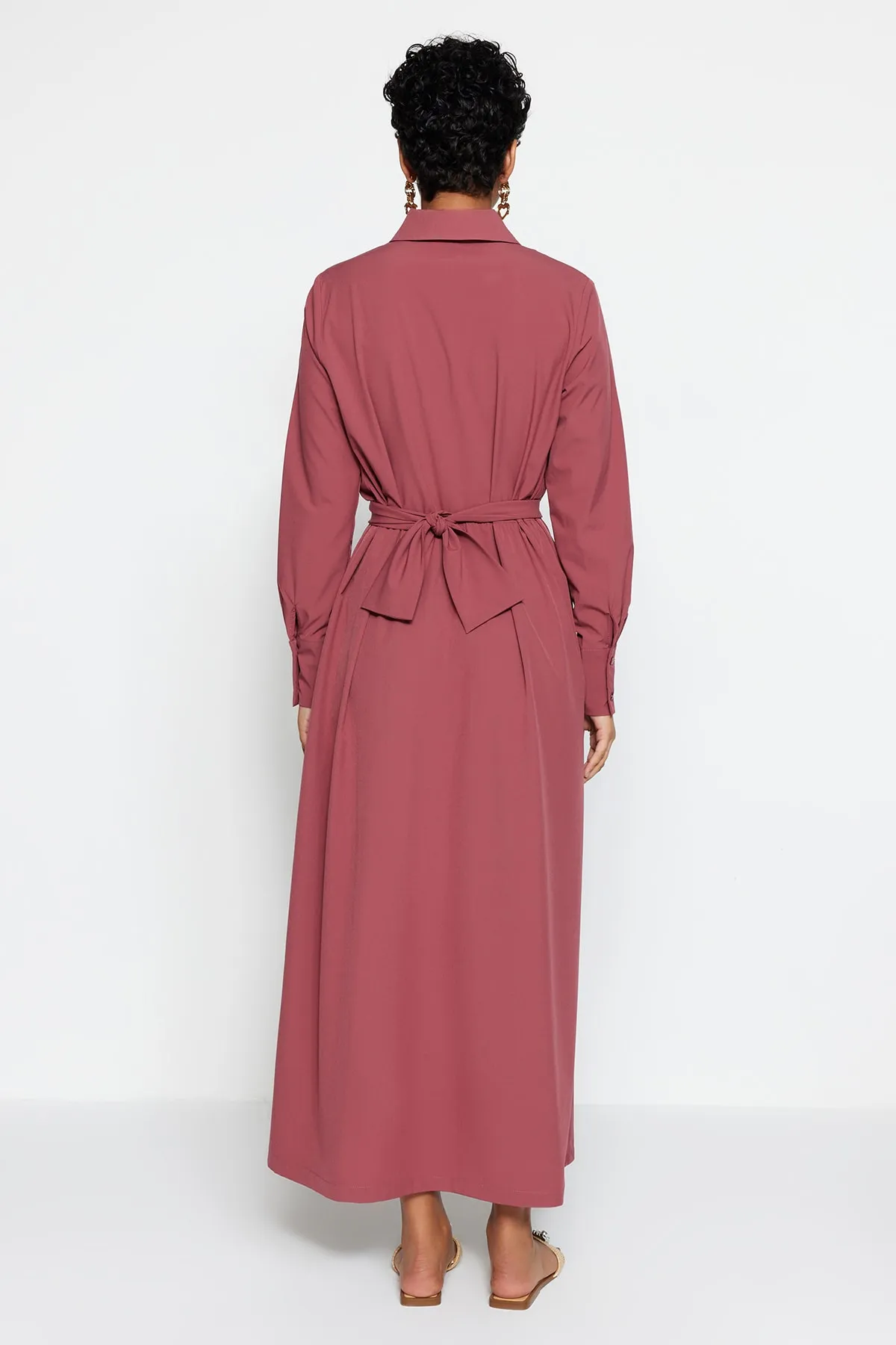 Trendyol Modest  Gewebtes Kleid aus Fallschirmstoff mit getrockneter Rose, Schnürung und detaillierter halber Knopfleiste TCTSS23EB00103