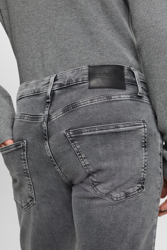 Jeans mit schmaler Passform und mittelhohem Bund