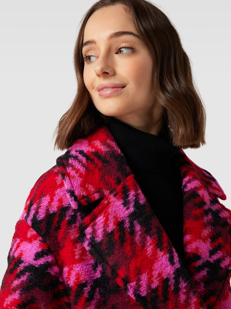 Kurzmantel mit seitlichen Eingrifftaschen in pink