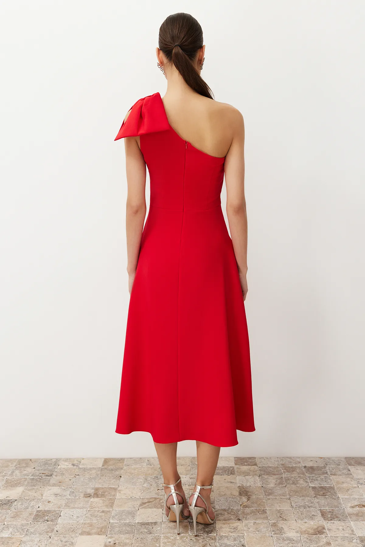 Trendyol Collection  Stilvolles rotes Abendkleid mit Schleifendetail