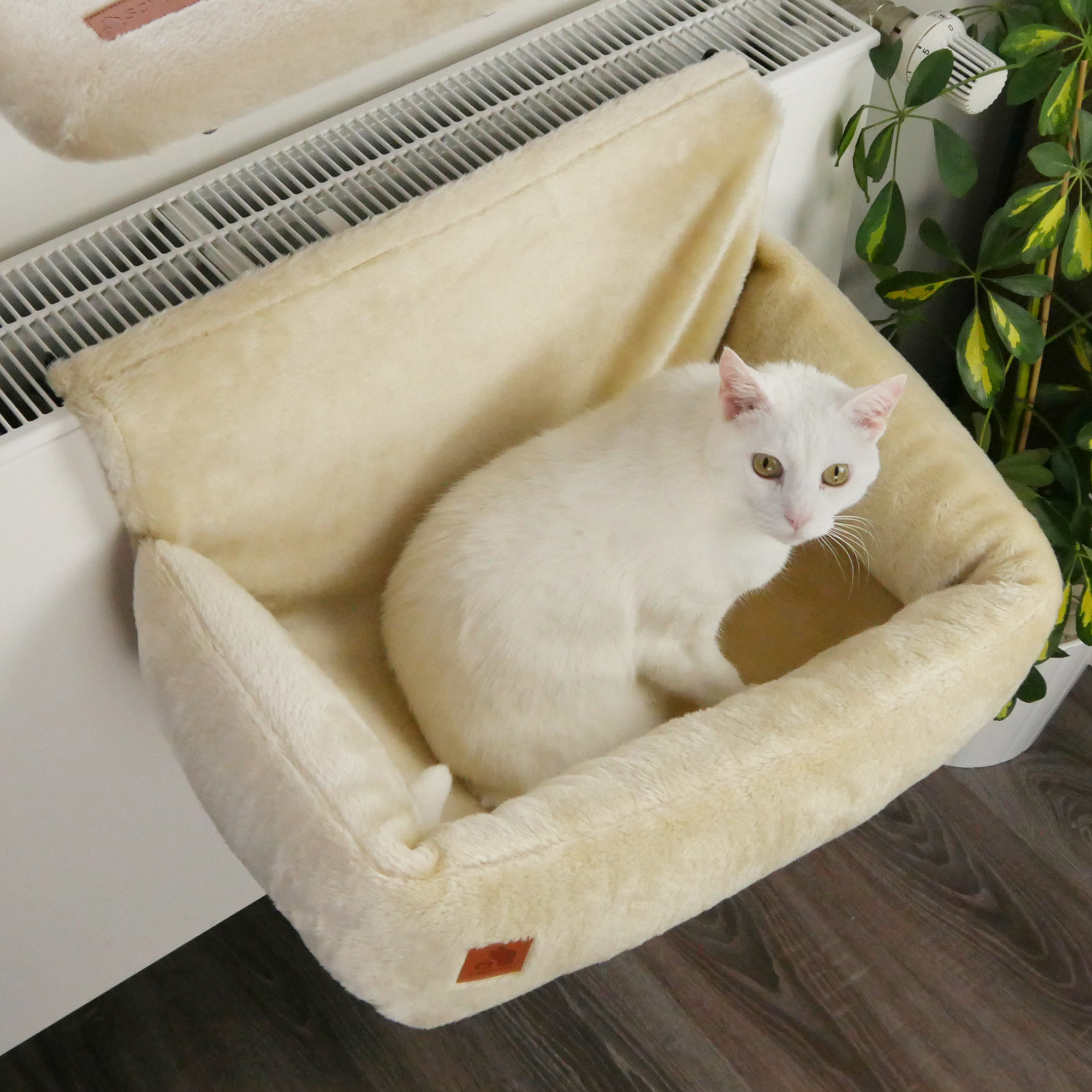 Schlitzohr Katzenhängematten & Fensterliegeplätze Schlitzohr Heizungsliege Lucky beige