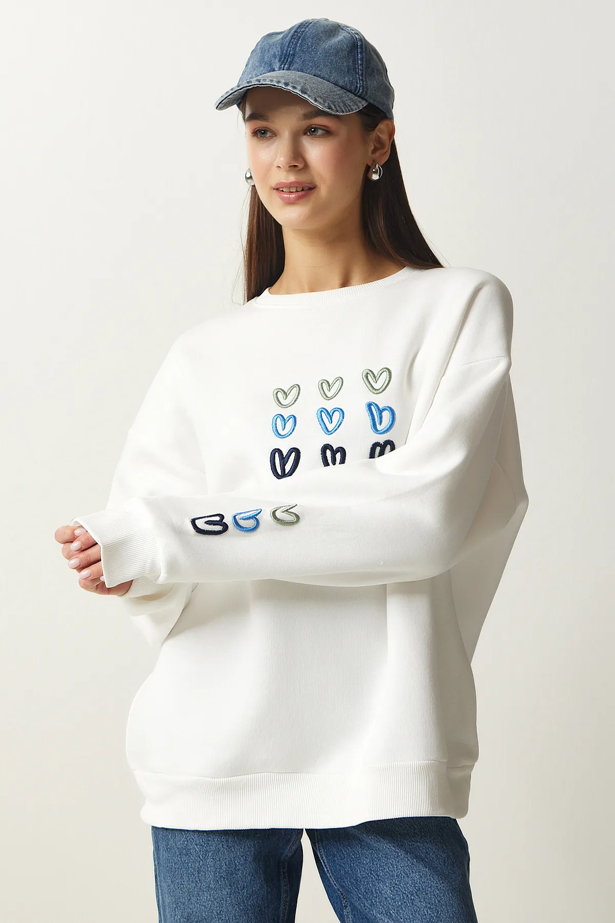 Happiness İstanbul  Weißes Damen-Sweatshirt mit Herz-Stickerei in Roségold OW00004