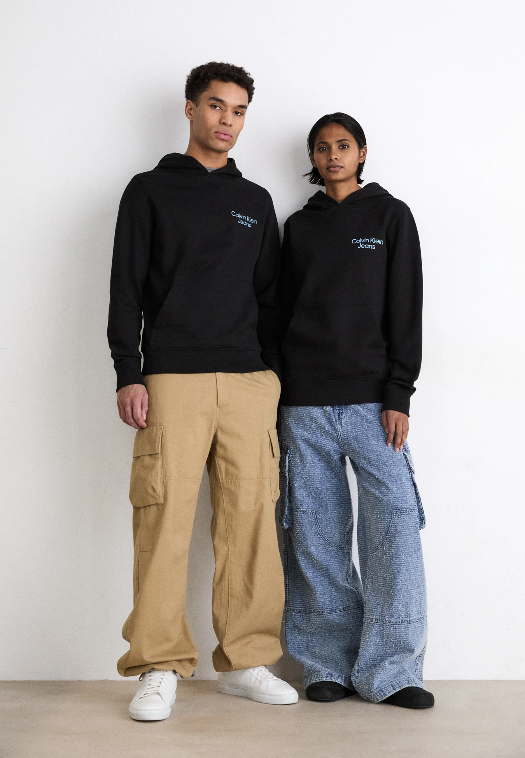 Sudadera con capucha unisex con monograma meta 3D de Calvin Klein Jeans