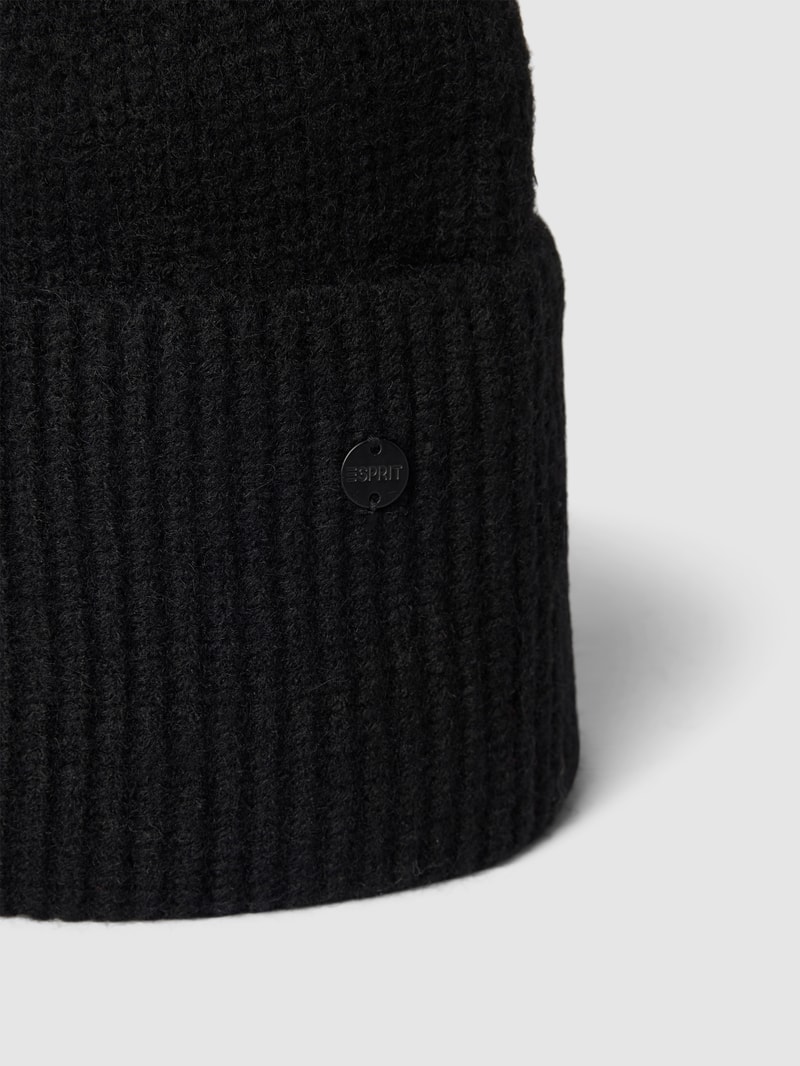 Strickmütze mit Label-Detail Modell 'SKI' in schwarz