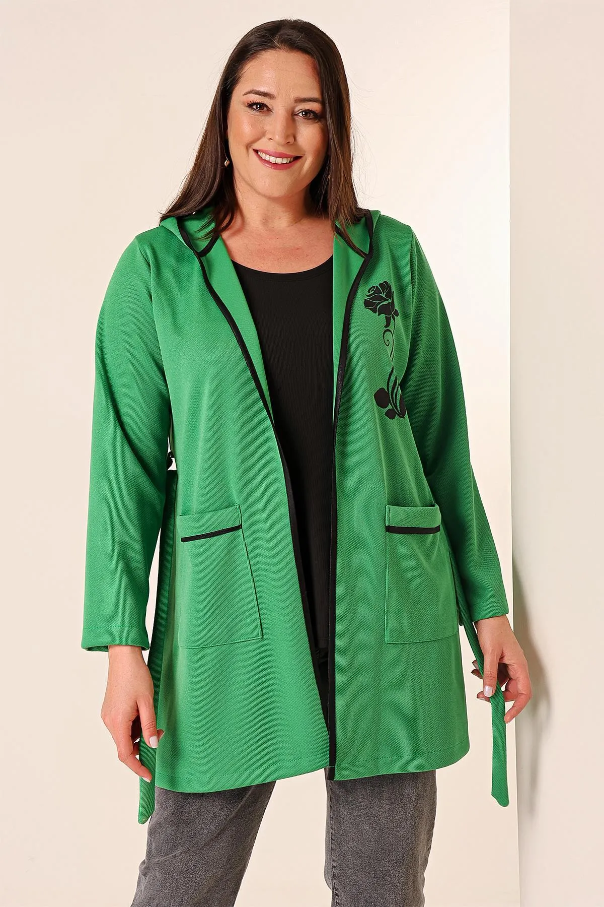 By Saygı  Ärmelloses Unterhemd, Kapuze, Taschentasche, Strickjacke mit Gürtel und Blumenmuster, großes 2-teiliges Set