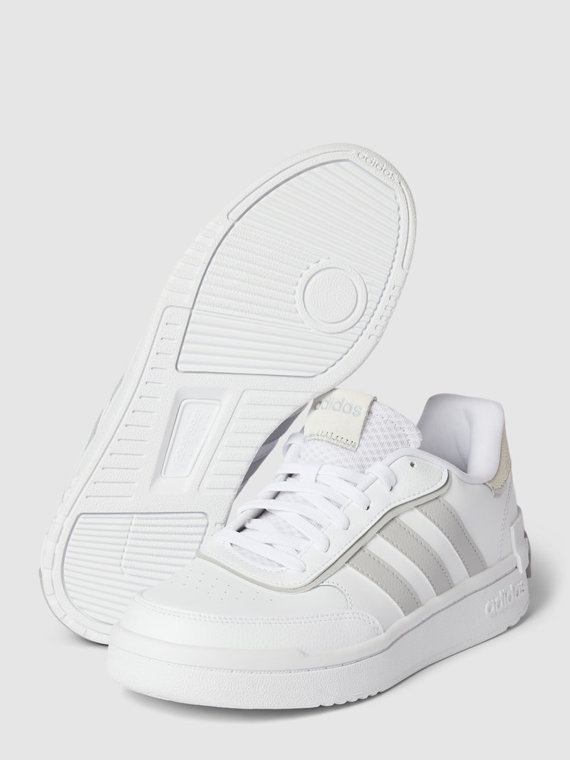 Sneaker mit Label-Detail in hellgrau