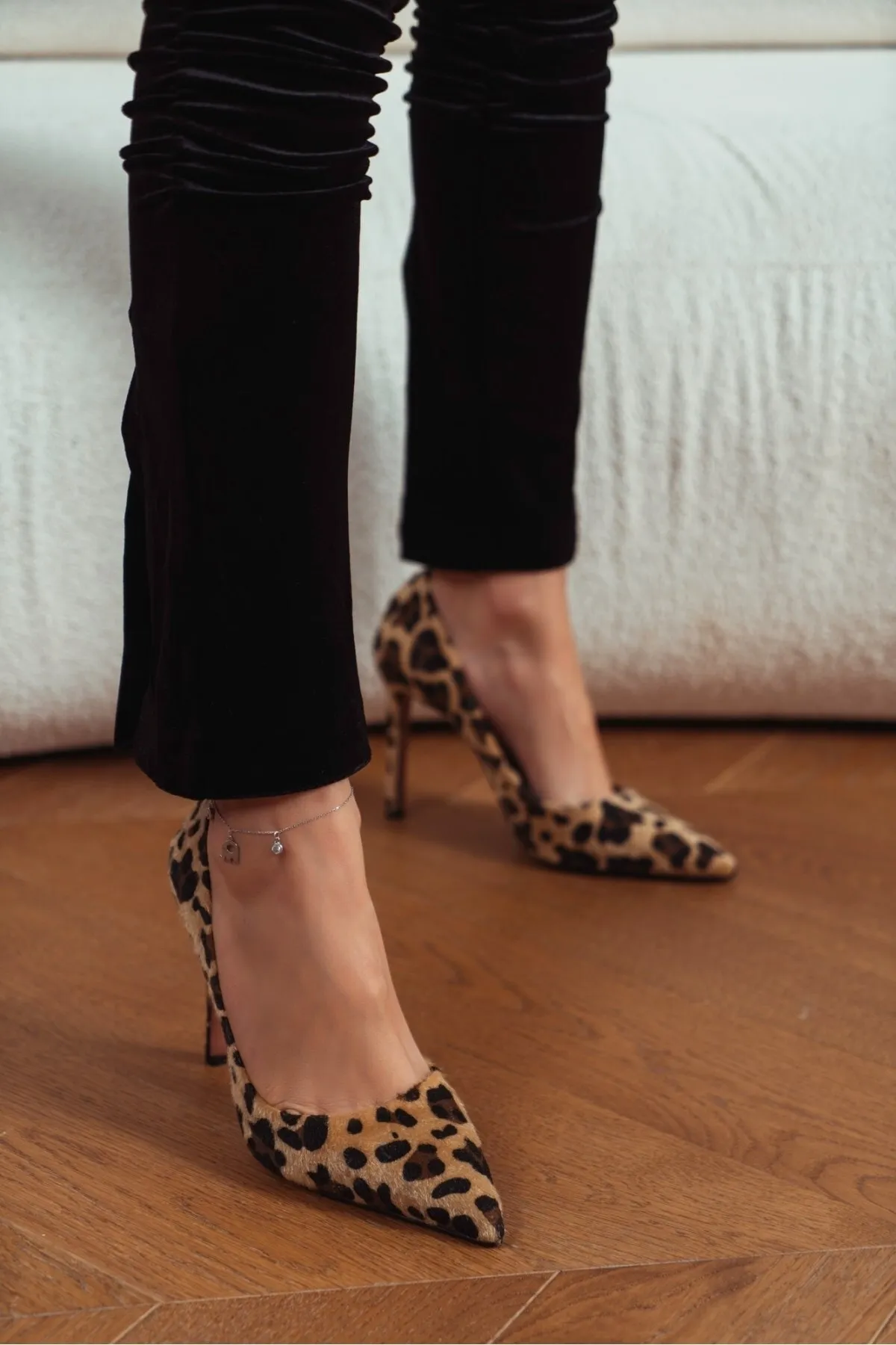 NİŞANTAŞI SHOES  Damen-Stiletto aus Leoparden-Wildleder mit spitzer Zehenpartie