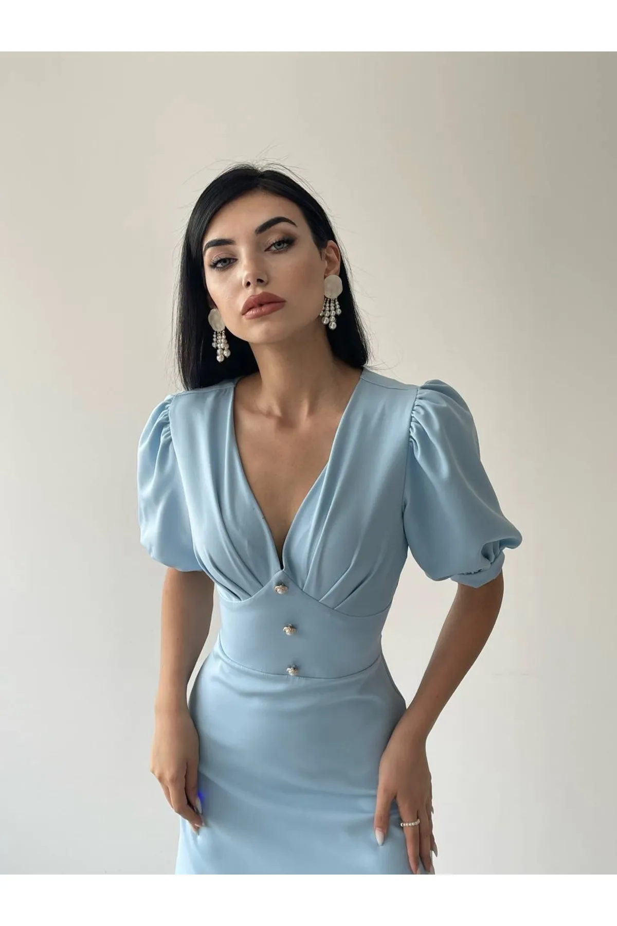 SONREİR  KLEID IN MIDI-LÄNGE MIT BALLONÄRMELN, KNOPFDETAILS VORNE
