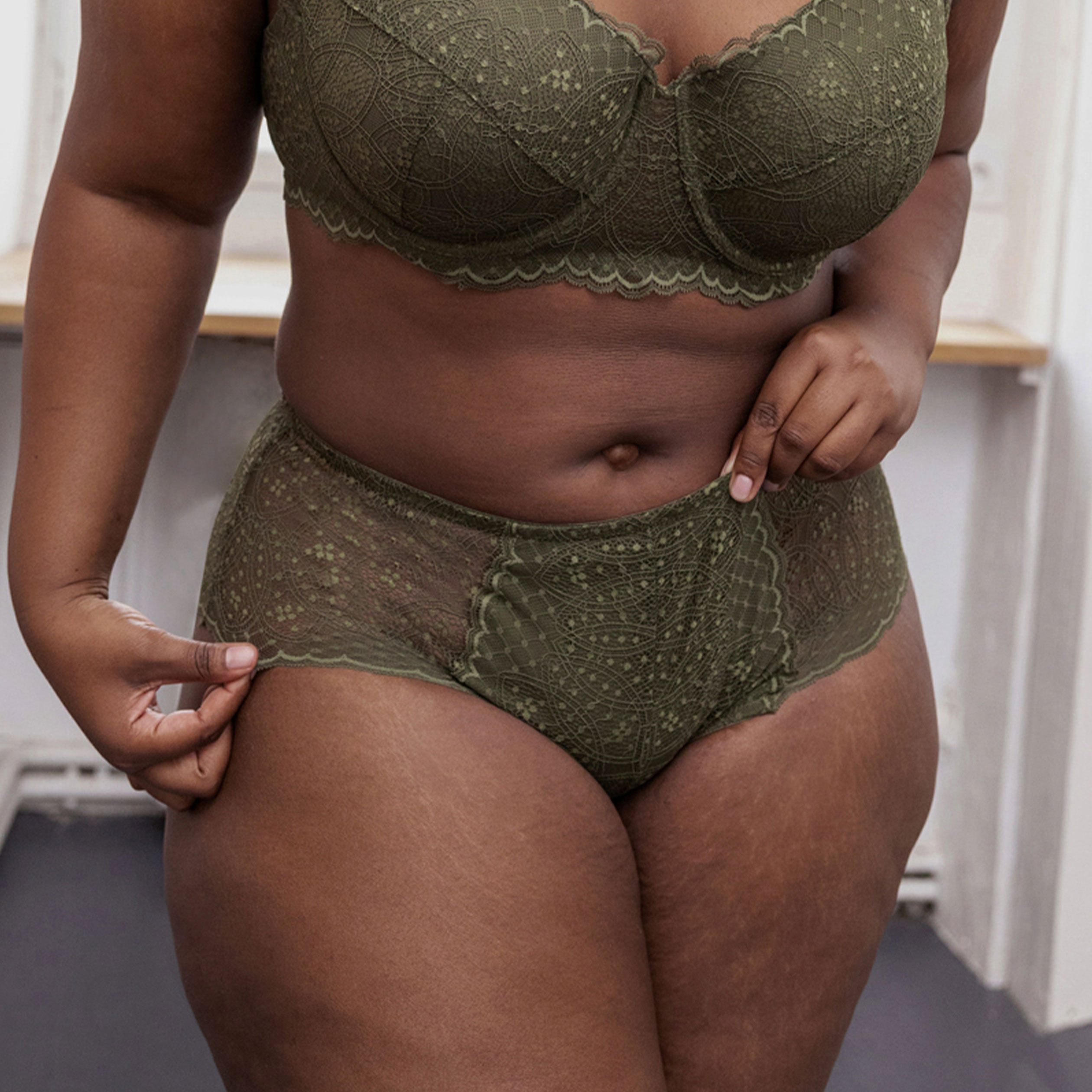 Shorty en dentelle Izzie vert kaki femme grande taille | La Halle