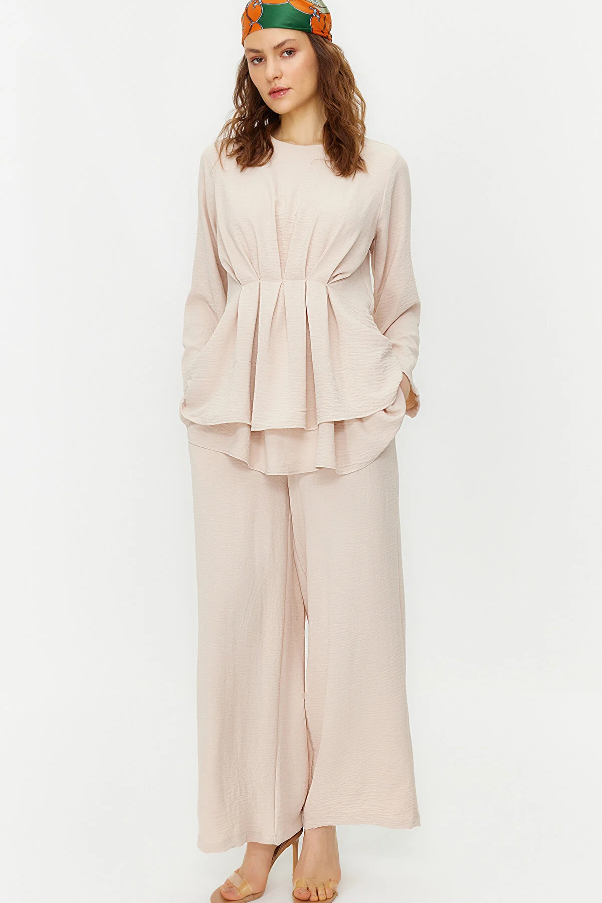 Trendyol Modest  Steinfarbenes Aerobin-Tunika-Hose-Set mit gewebter Unterseite und Oberteil TCTSS24US00009