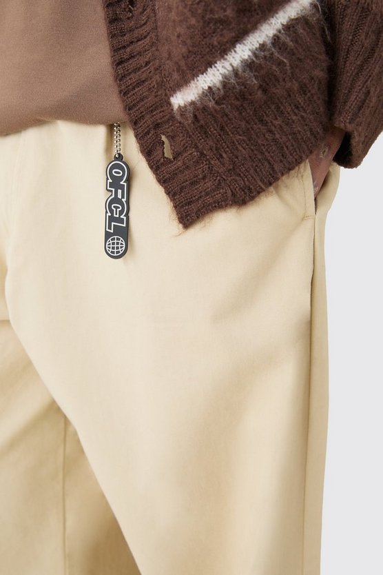 Chino-Hose mit extrem weitem Bein und Anhänger