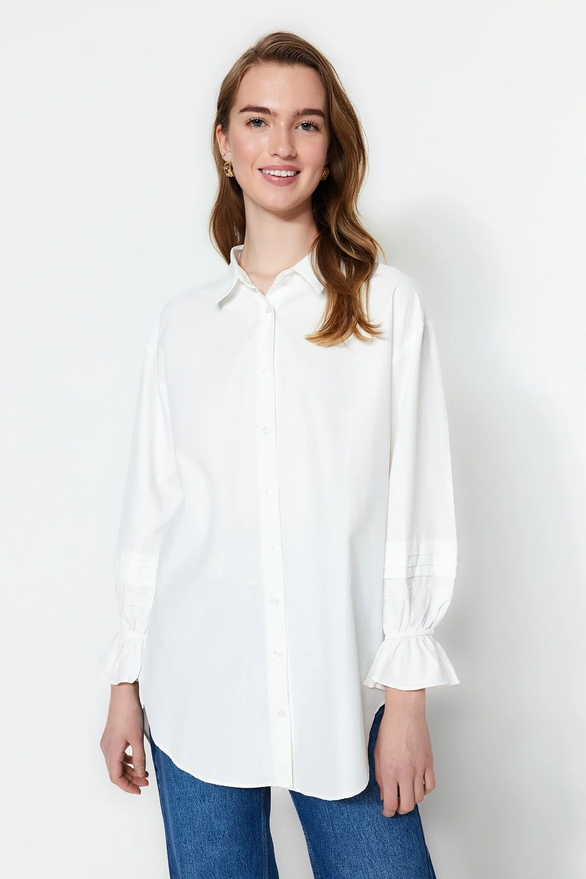 Trendyol Modest  Ecrufarbenes, besticktes Hemd aus gewebter Baumwolle TCTSS23TG00033
