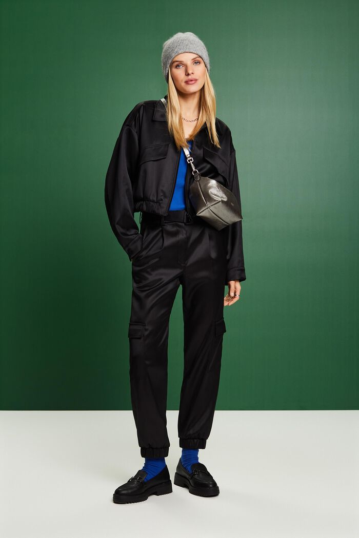 Satin-Cargohose mit Gürtel