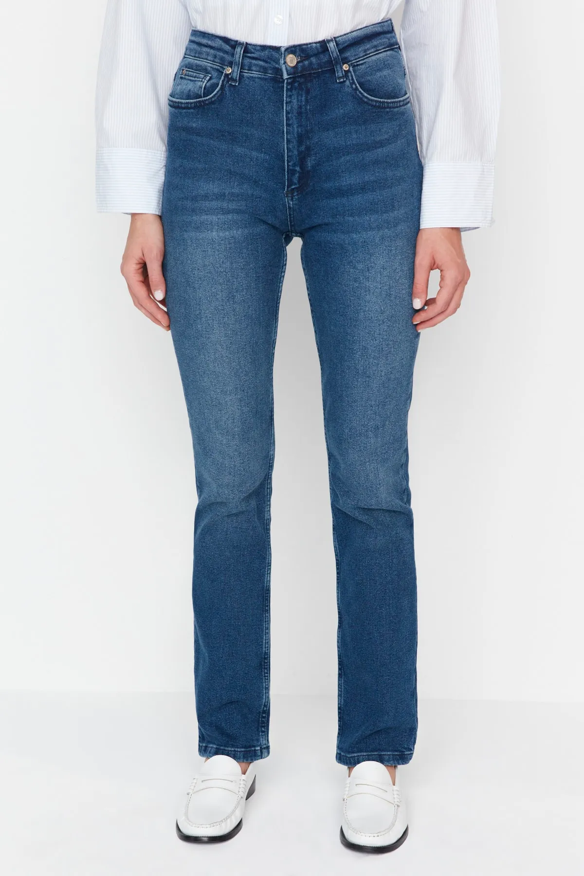 Trendyol Collection  Blaue, nachhaltigere Bootcut-Jeans mit hoher Taille TWOAW23JE00353