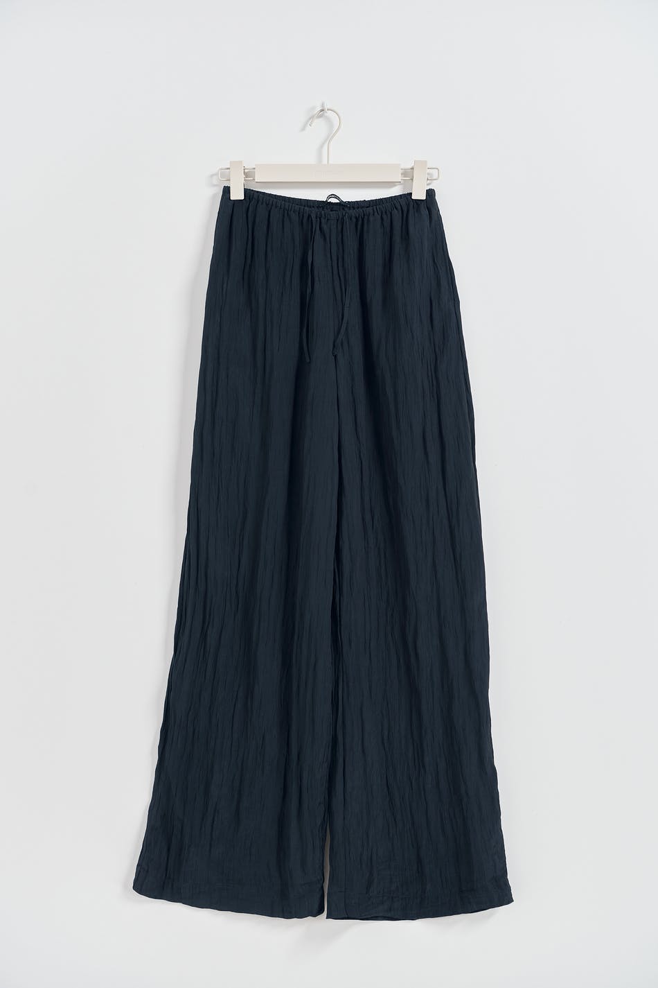 Crinkle texture trousers