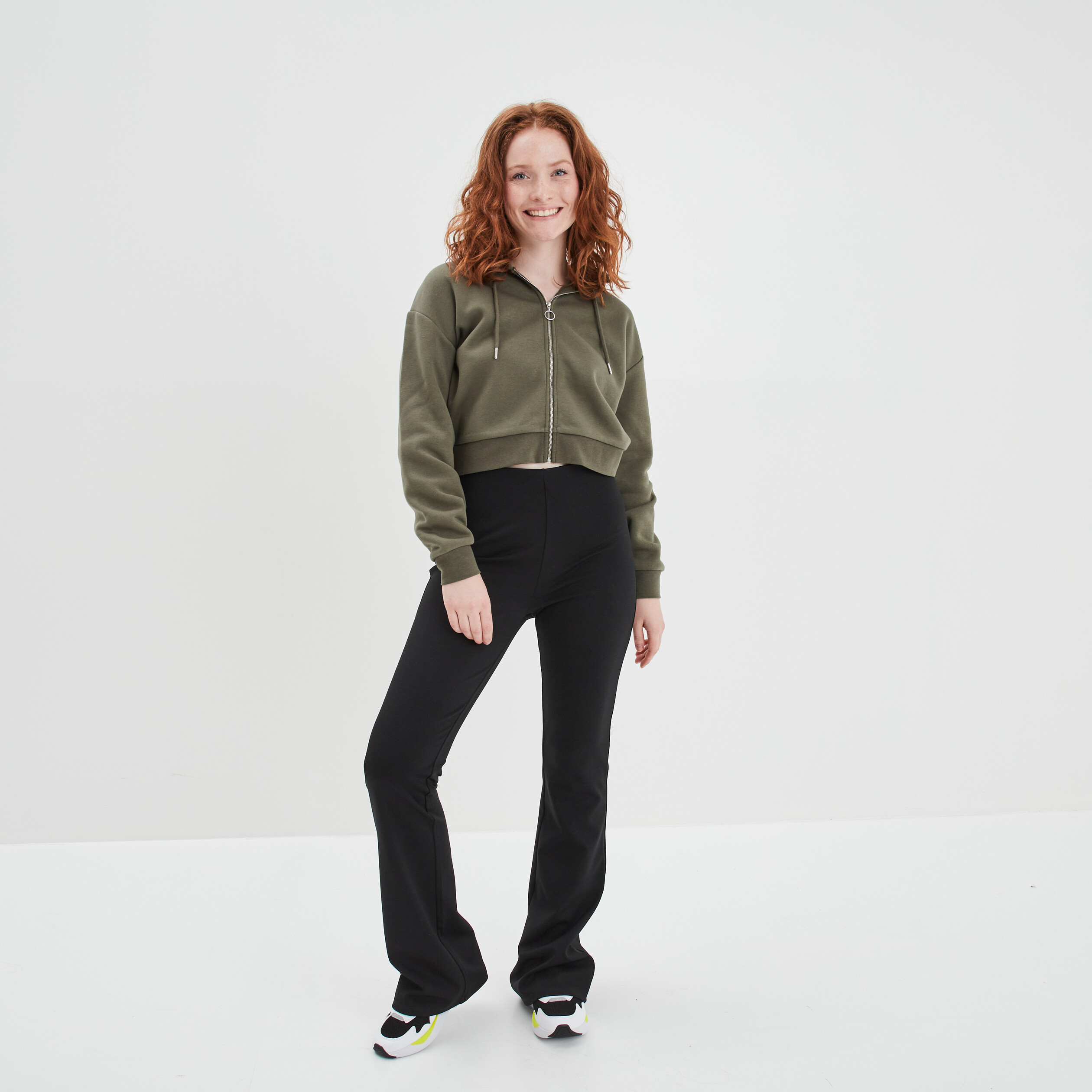 Sweat zippé à capuche court vert kaki femme | La Halle