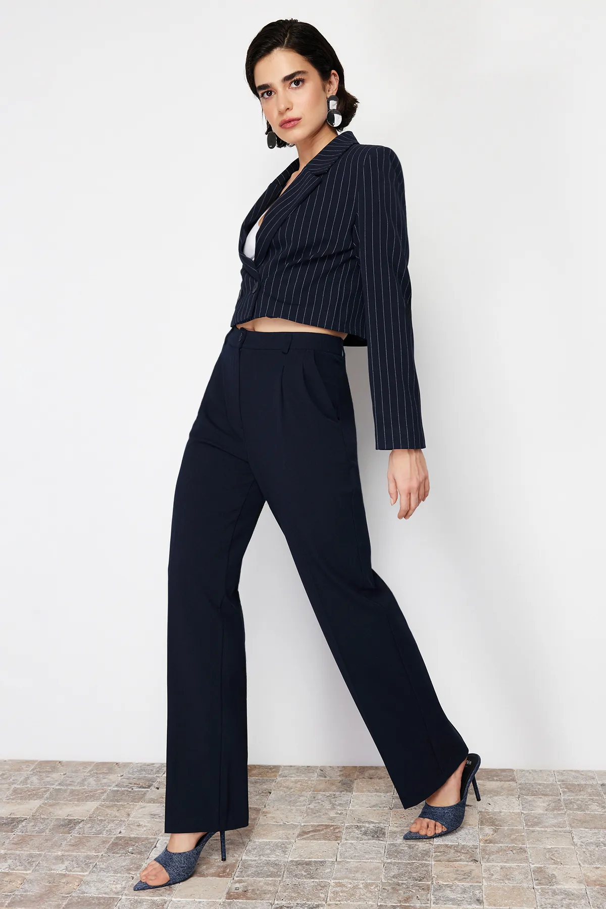 Trendyol Collection  Marineblaue Polyviscon-Webhose mit weitem Bein TWOSS24PL00080
