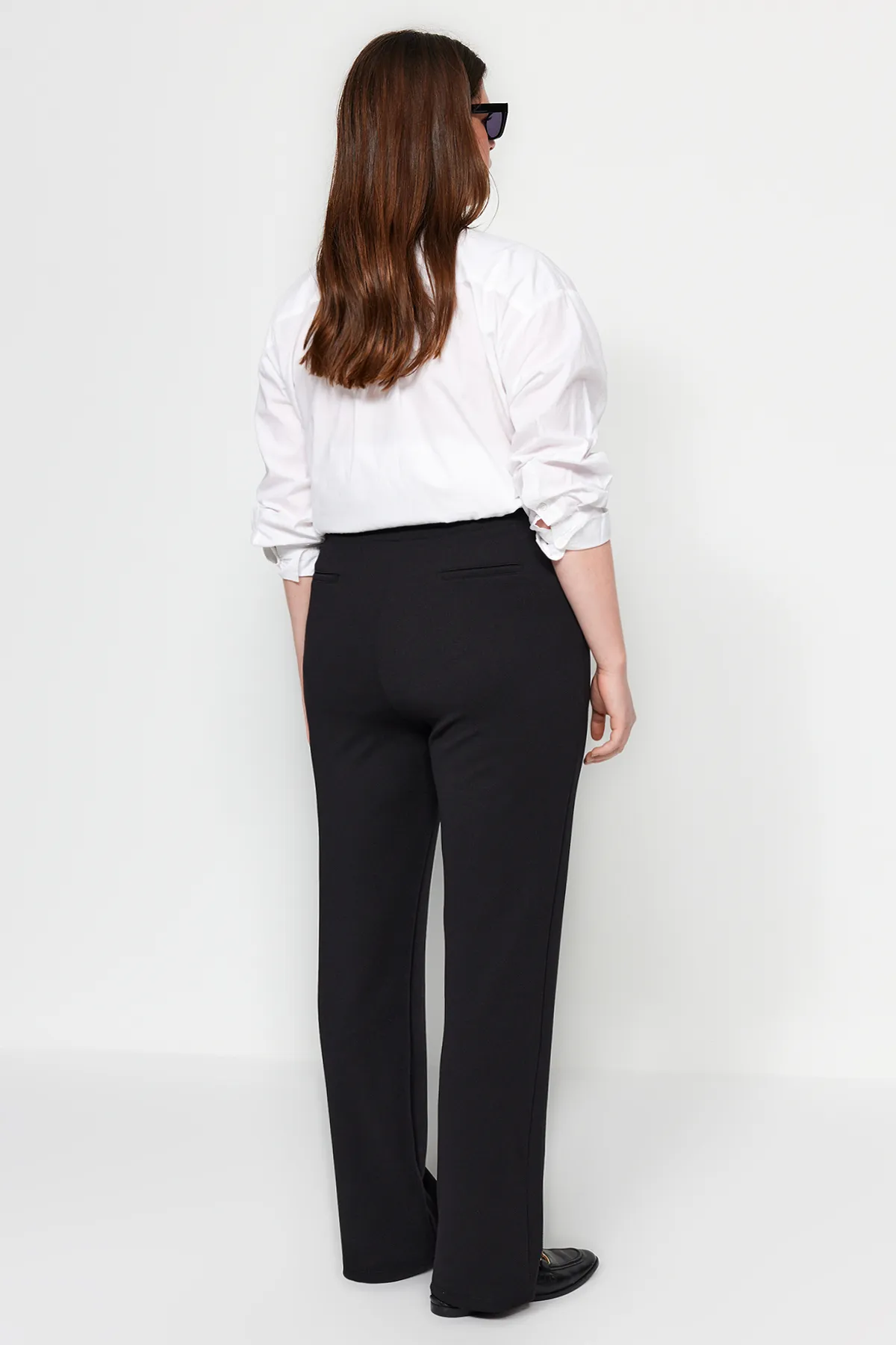 Trendyol Curve  Schwarze Hose aus gestricktem Crêpe mit hoher Taille, große Größe TBBAW24AR00022