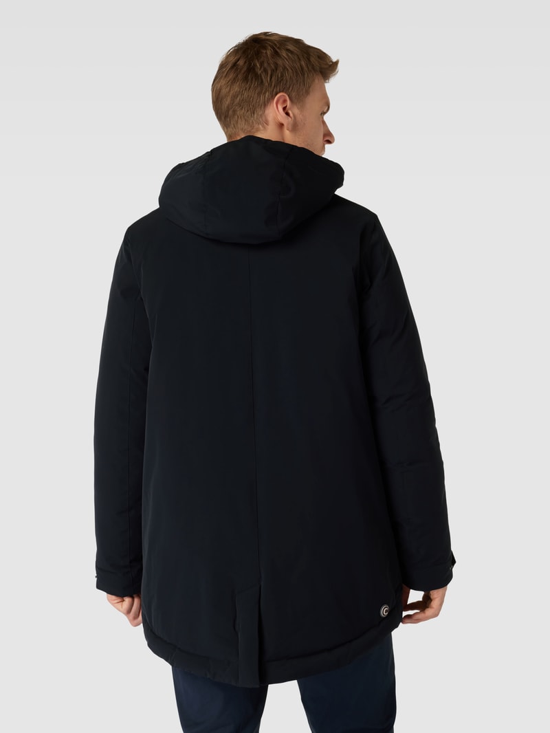 Daunenjacke mit Label-Patch in schwarz