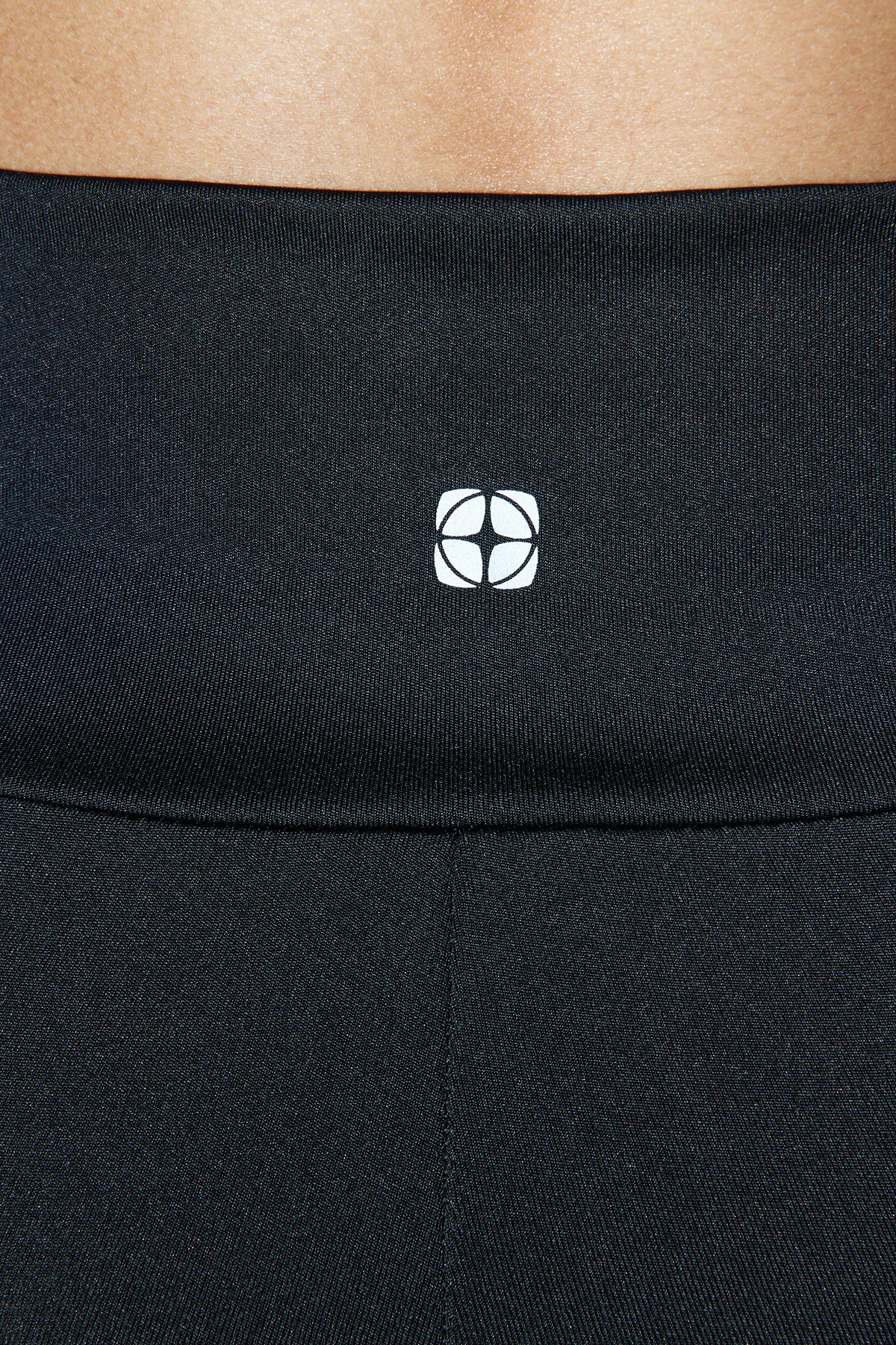 Trendyol Collection  Schwarze Restorer-Leggings aus Strick mit Reflektor-Aufdruck und Reißverschluss, für Sport-Biker/Radfahrer/kurze Radfahrer THMSS24TY00024