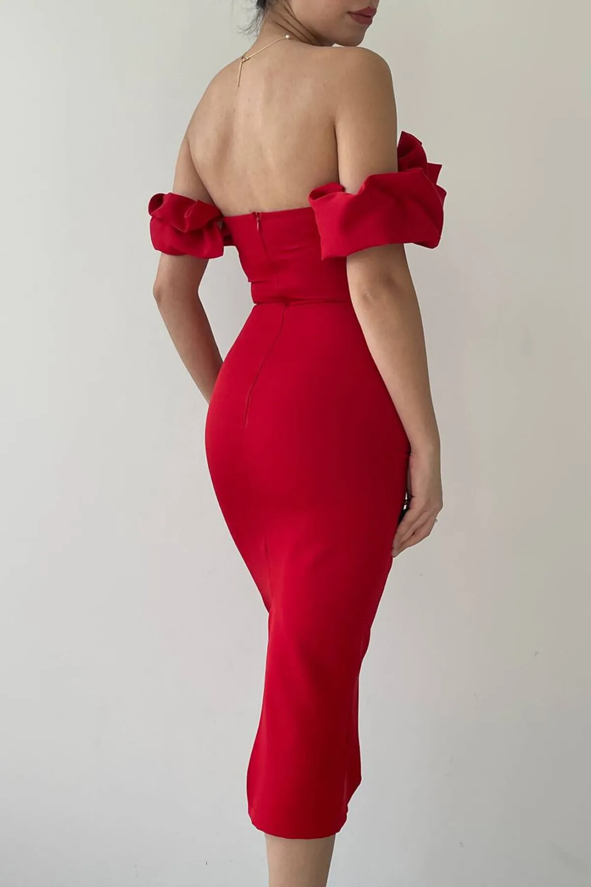SONREİR  NIEDRIGE SCHULTERKLEID IN MIDI-LÄNGE