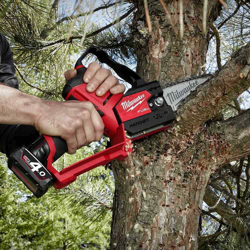 Serra de acabamento MILWAUKEE 12V FUEL™ HATCHET™ de 6