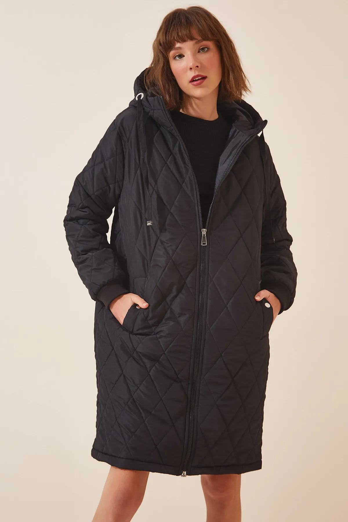 Happiness İstanbul  Schwarzer Steppmantel mit Kapuze für Damen DD00996