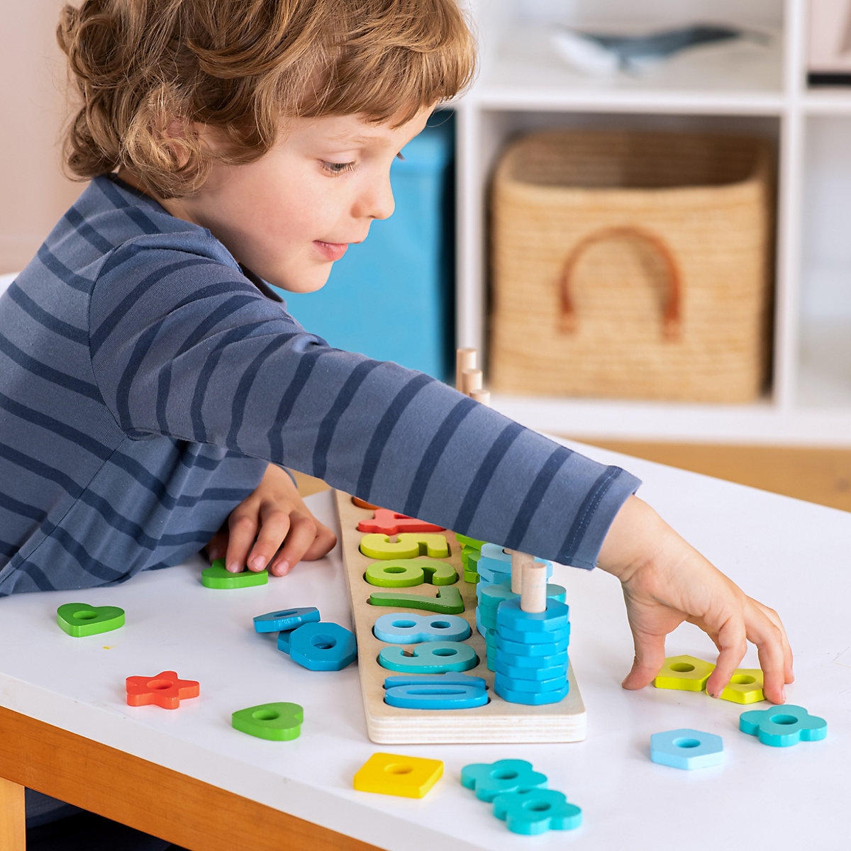 Motorik Steckspielplatte Formen und Zahlen, bunt