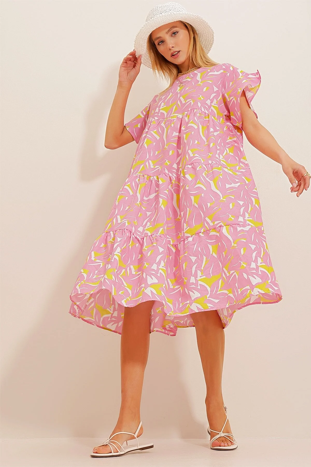 Trend Alaçatı Stili  Rosafarbenes, ölgrünes Popelinekleid mit Volant und Volant und Blumenmuster für Damen ALC-X10241