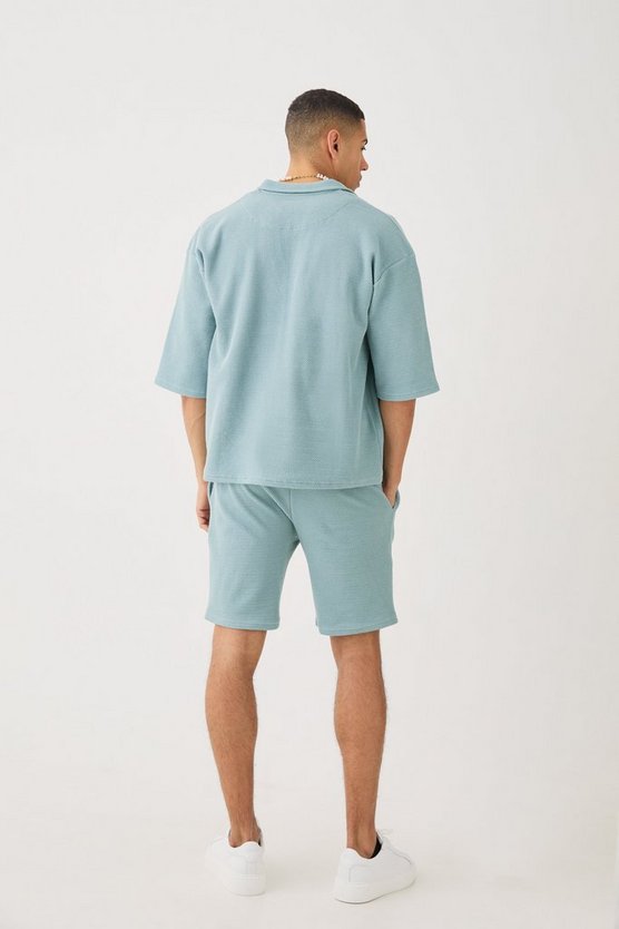 Kastiges Oversize Poloshirt mit V-Ausschnitt und Shorts
