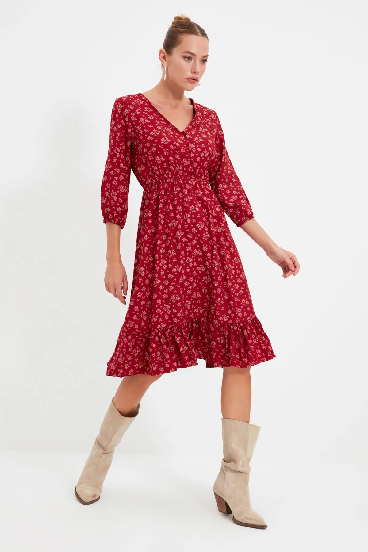 Trendyol Collection  Burgunderfarbenes, geblümtes, gewebtes Kleid mit Knöpfen TWOSS20EL0577