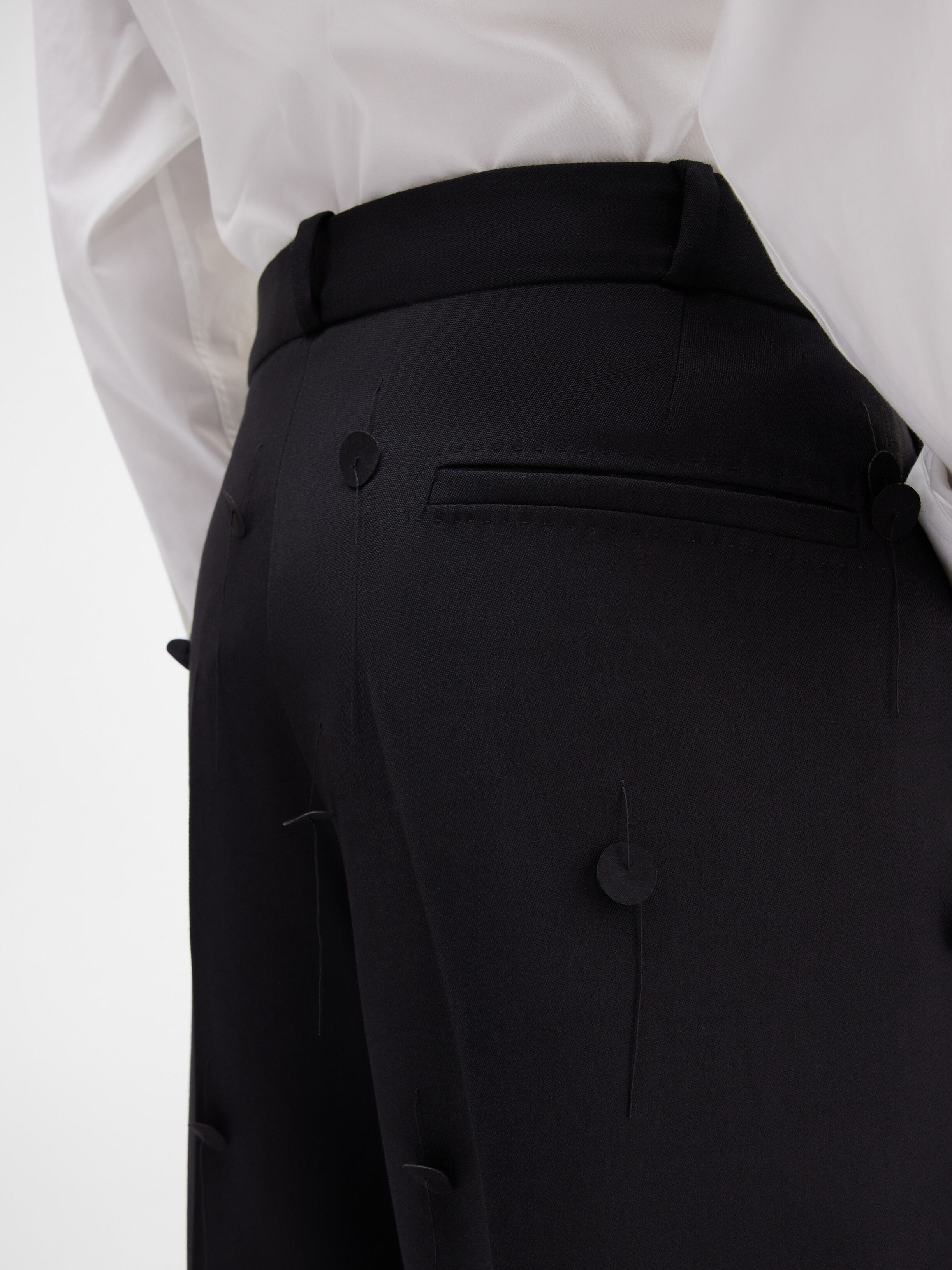 Le pantalon Piccinni brodé