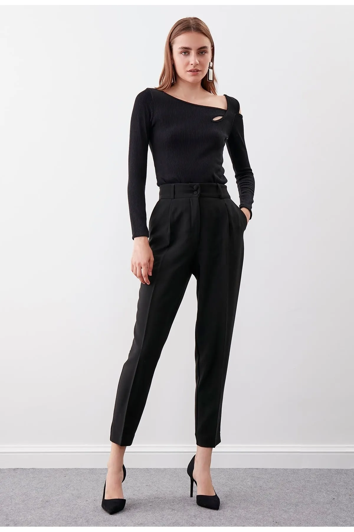 Vitrin  Karottenhose mit zwei Knöpfen