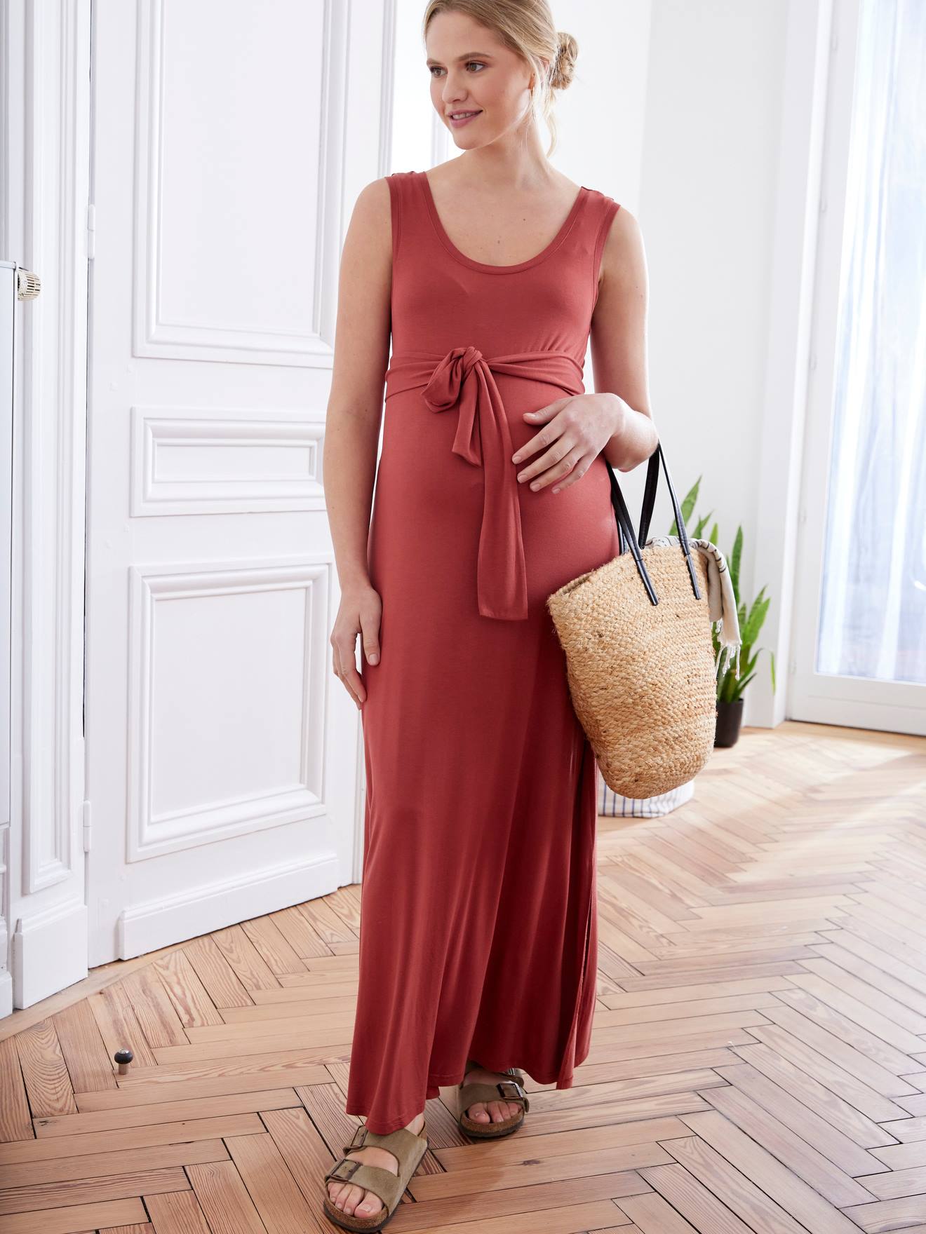 Robe longue sans manches de grossesse en maille terracotta