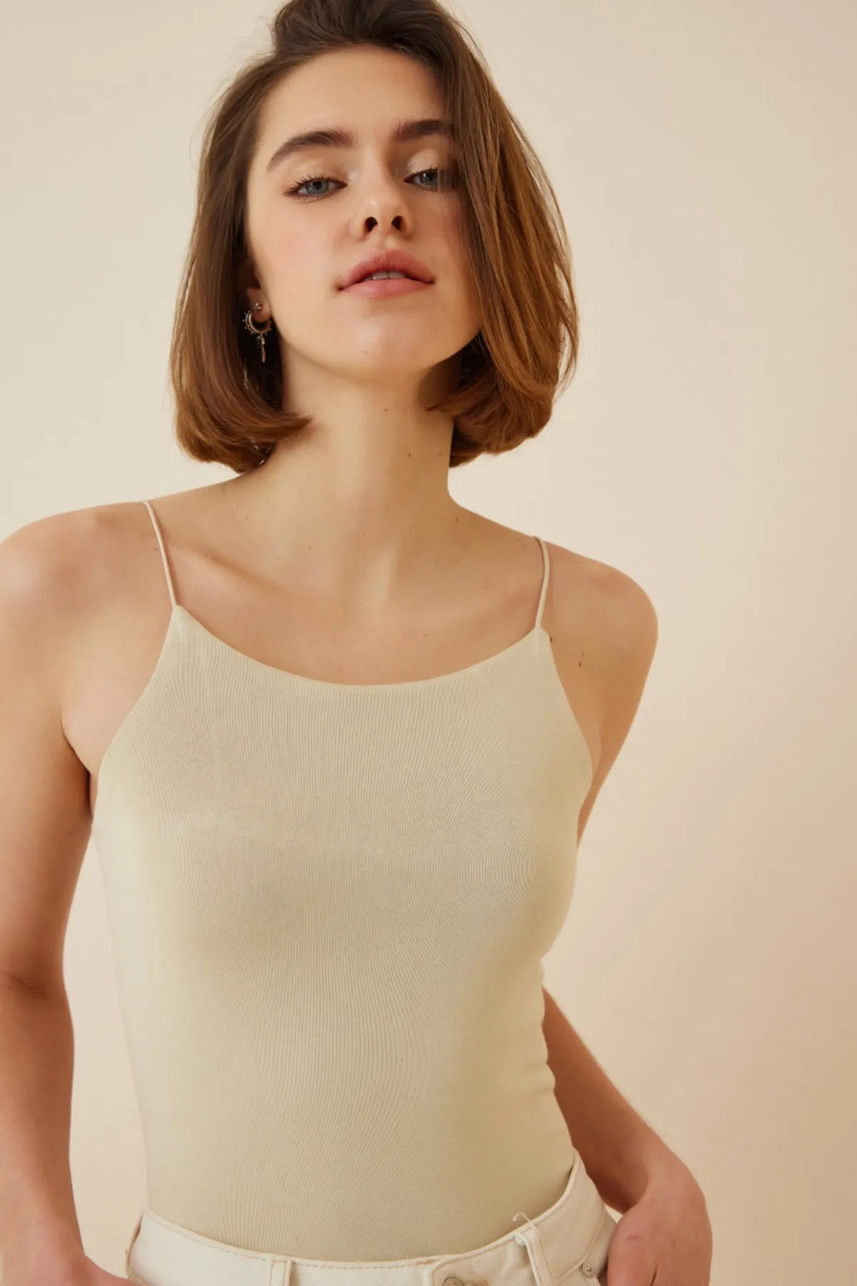 Happiness İstanbul  Zweiteilige Strickbluse mit Seilträgern für Damen in Steingrau und Creme LD00045