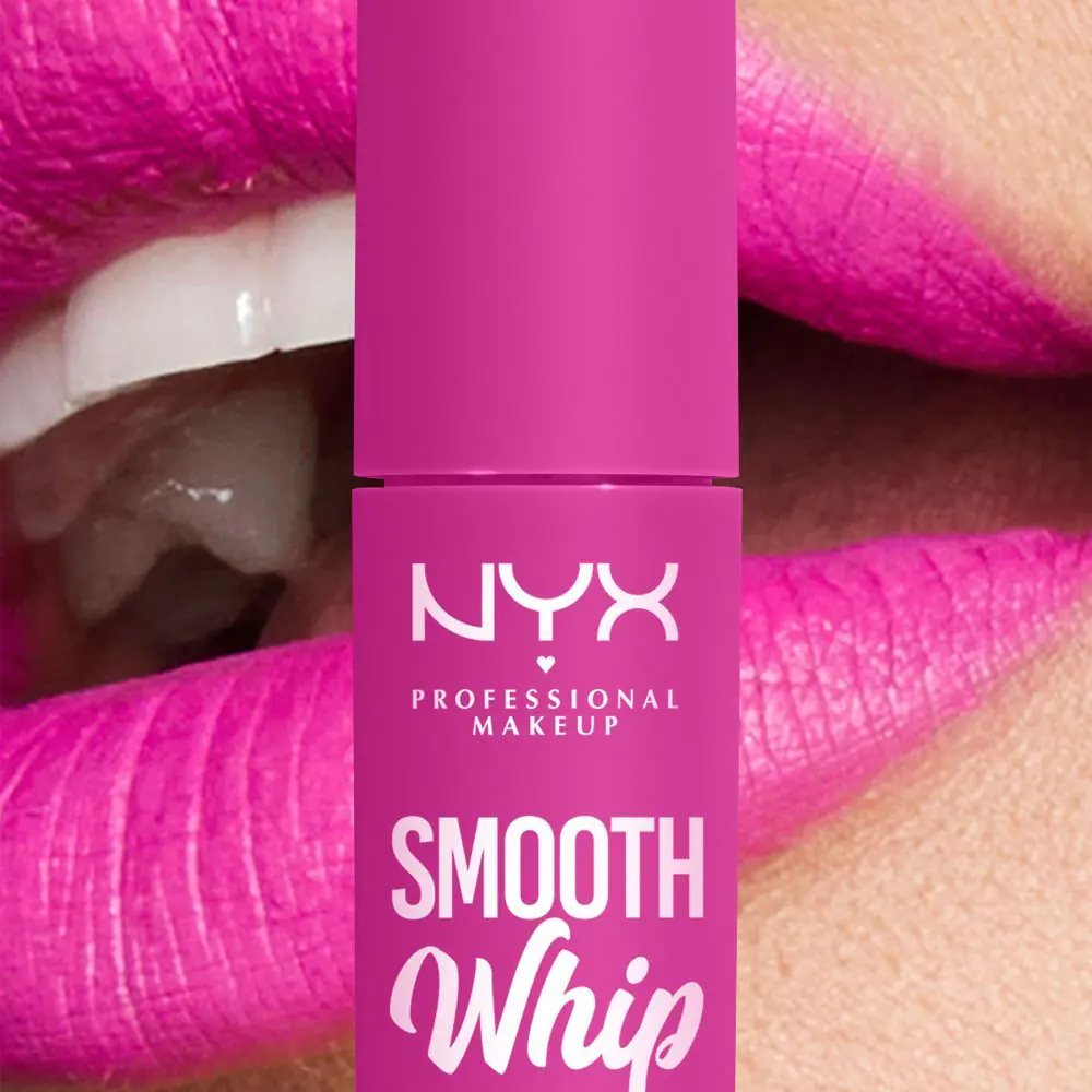 NYX Smooth Whip Matte Lip Cream кармин са пом-пом усне