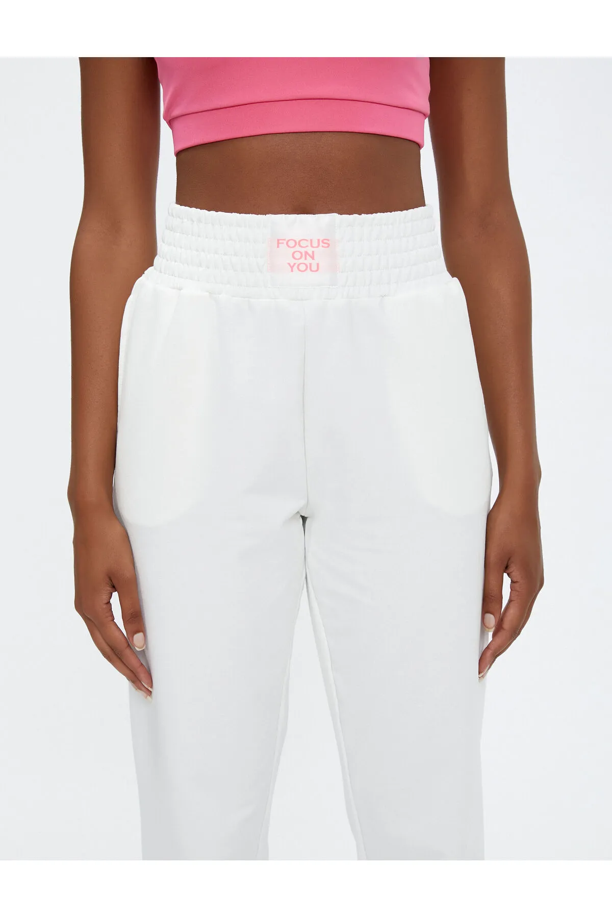 Koton  Jogger-Jogginghose mit Label, detaillierter Tasche und hoher Taille
