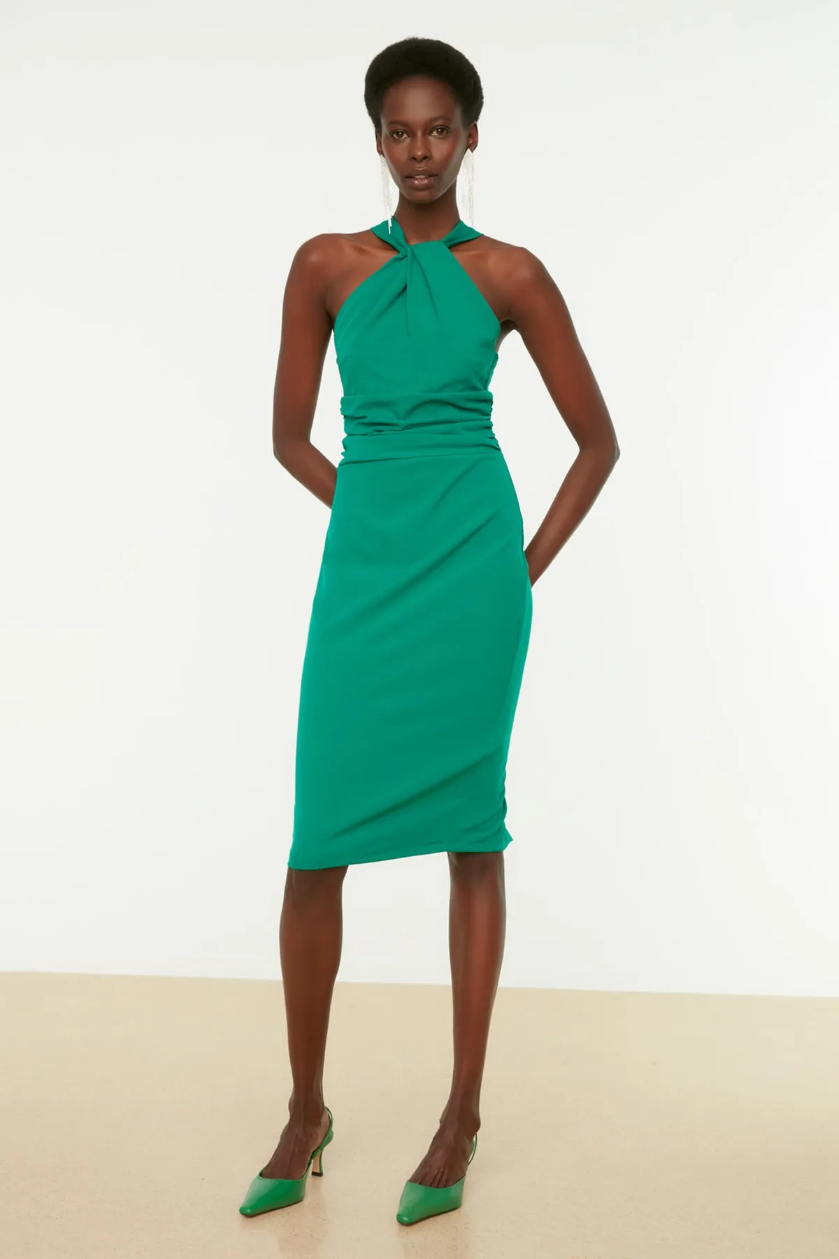 Trendyol Collection  Abendkleid mit smaragdgrünem Kragen und detailliertem Kragen TPRSS21EL1492