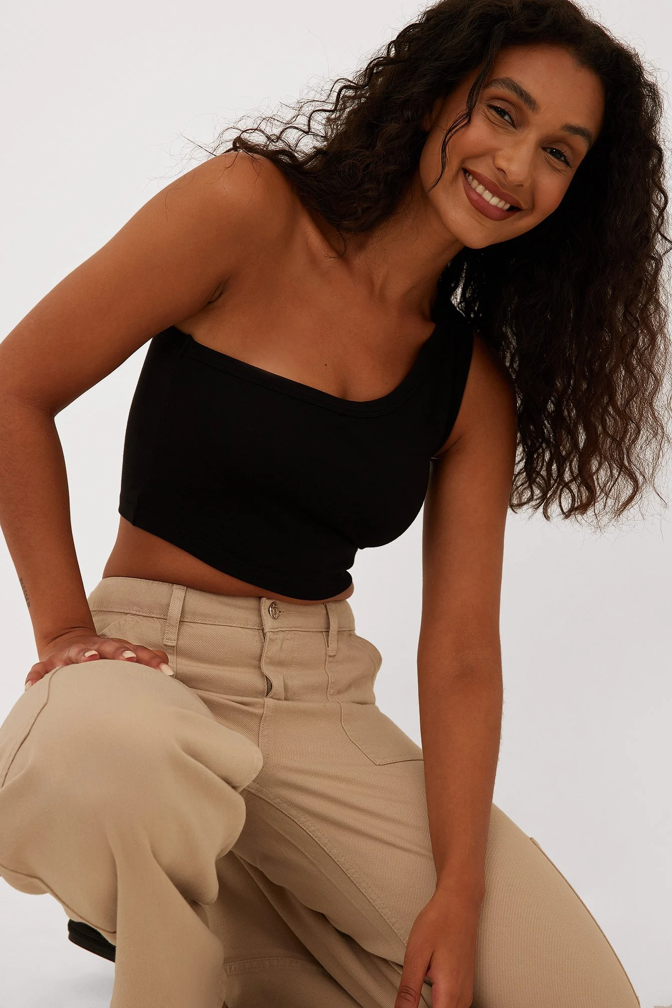 Einseitig schulterfreies Crop Top