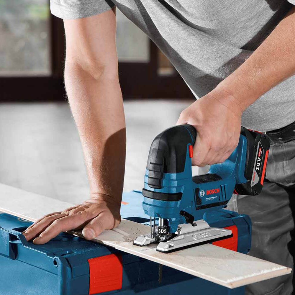 Serra tico-tico sem fio BOSCH 18V GST 18 V-LI B Skin 06015A6100
