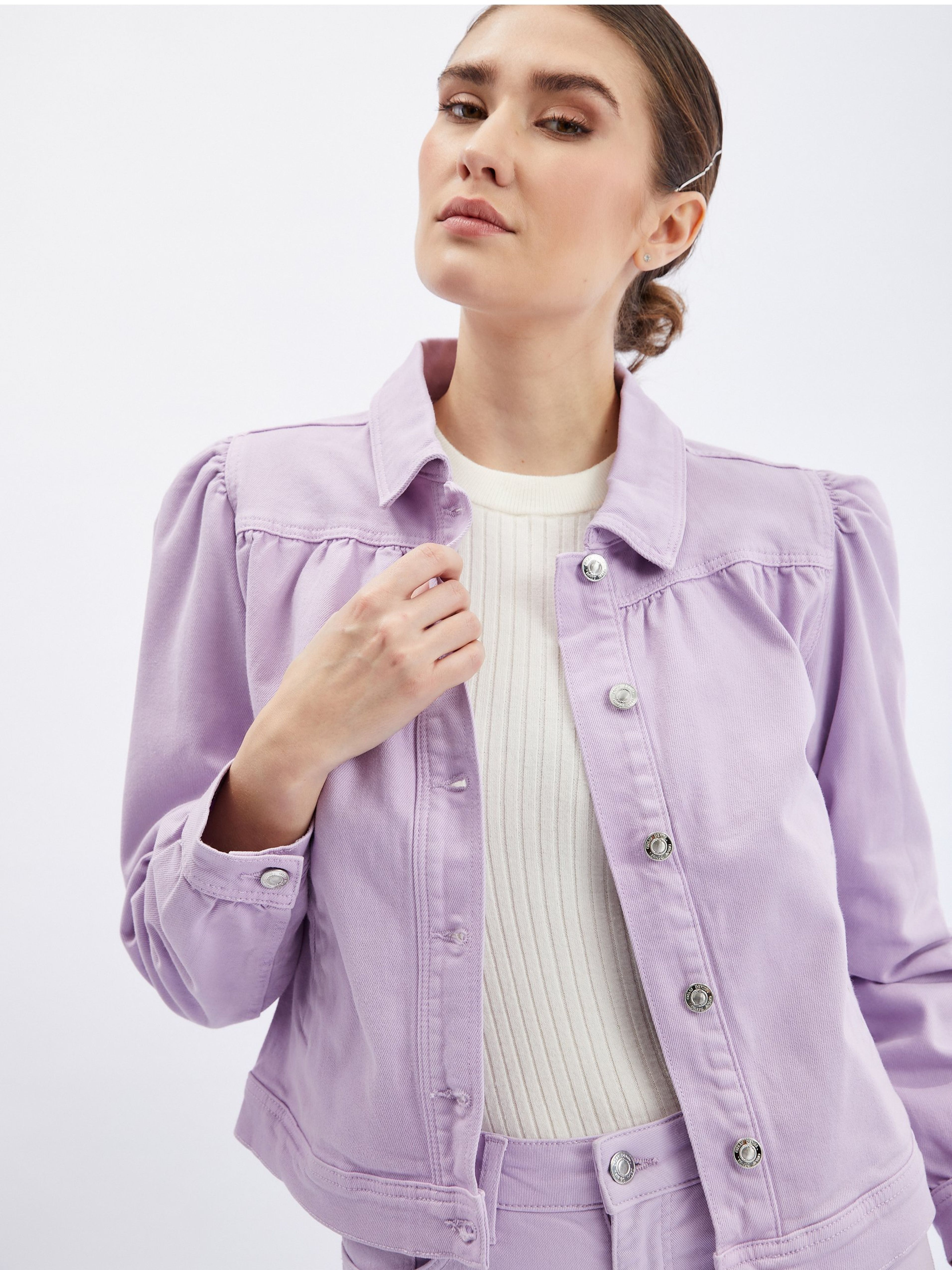 Hellviolette Damen-Jeansjacke mit Rüschenärmeln ORSAY